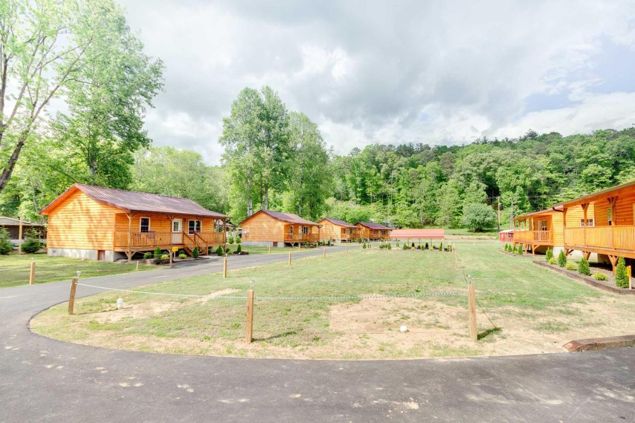 Newly Built Smoky Mountain Cabin Near Bryson City! Exterior photo