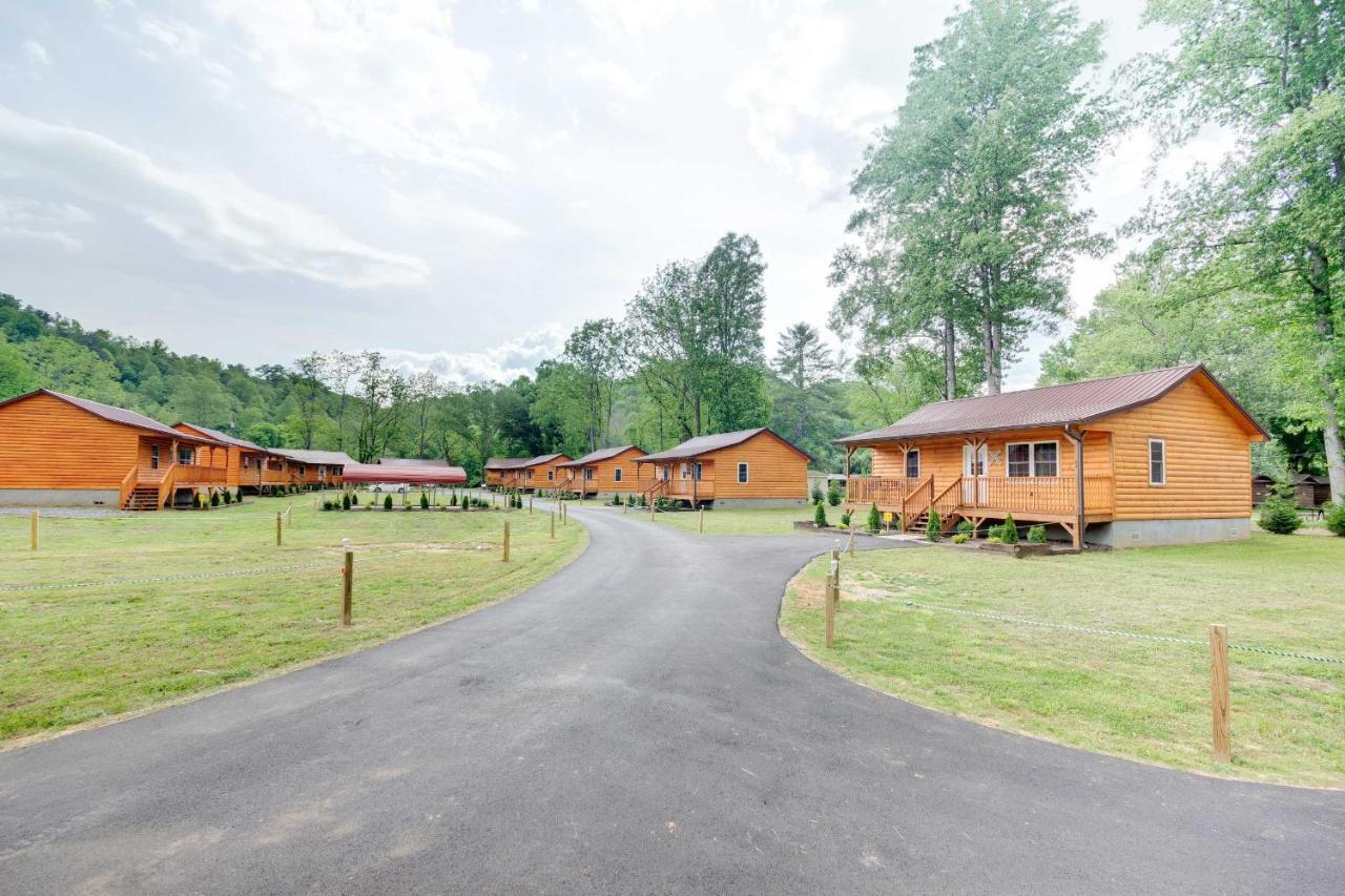 Newly Built Smoky Mountain Cabin Near Bryson City! Exterior photo